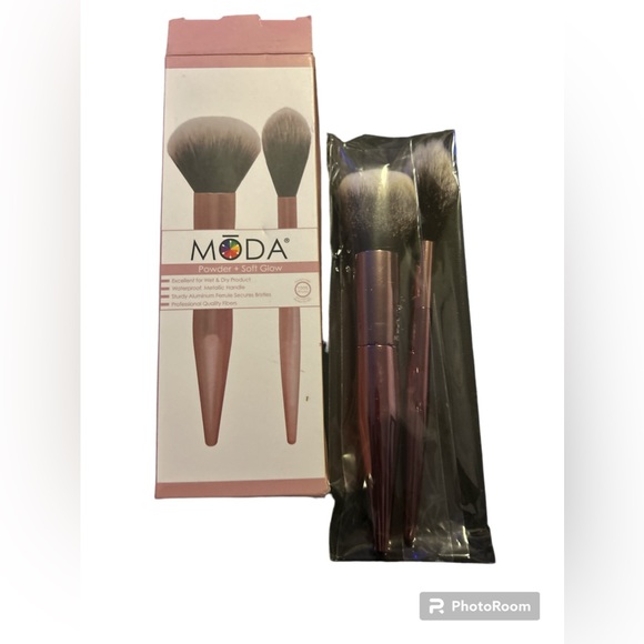 Moda powder and soft glow brushes - Picture 2 of 3